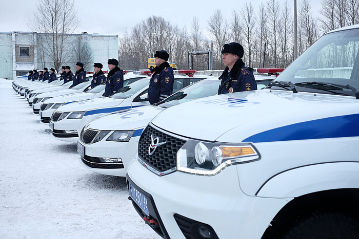 Александр Чурин вручил ключи от новых патрульных автомобилей сотрудникам Госавтоинспекции