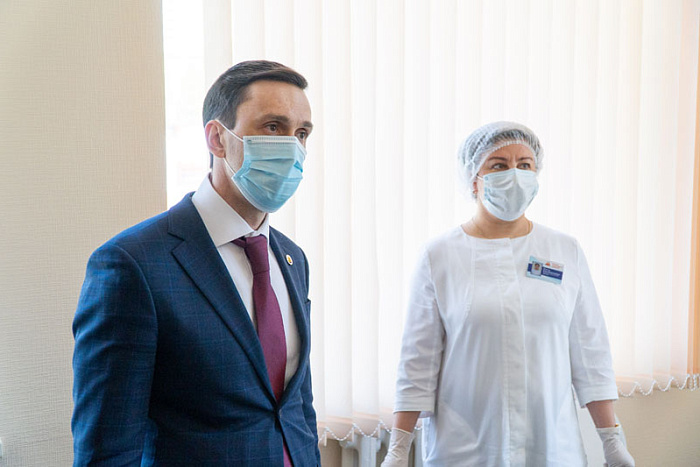 В Кировской области стартовала наблюдательная программа по профилактике заболевания COVID-19 с помощью вакцины от полиомиелита
