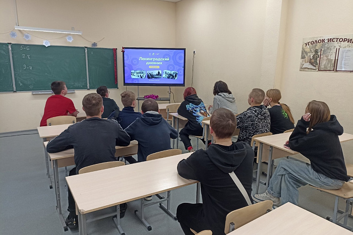 15 000 школьников подключились к онлайн-уроку «Ленинградский дневник»