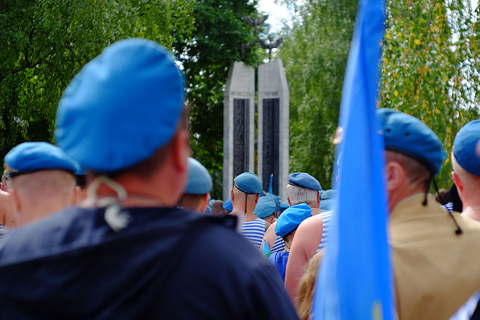 В День ВДВ кировчане отправили гуманитарный груз бойцам 
