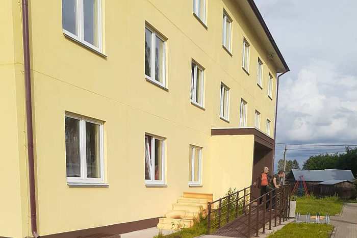 В Слободском районе Кировской области для расселения аварийного жилья построили трехэтажный дом