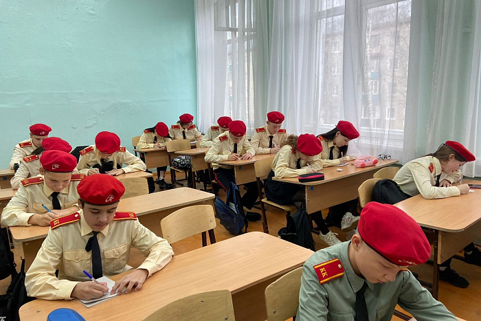 Юнармейцы присоединились к акции «Пишу тебе, герой!»