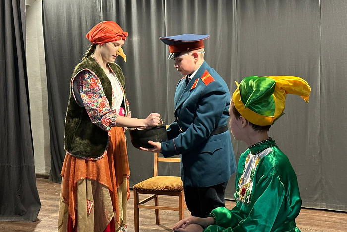 Подведены итоги областного фестиваля любительских театров «Алые паруса»
