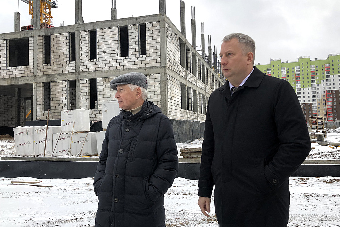 В Озерках идет монтаж третьего этажа учебного корпуса новой школы