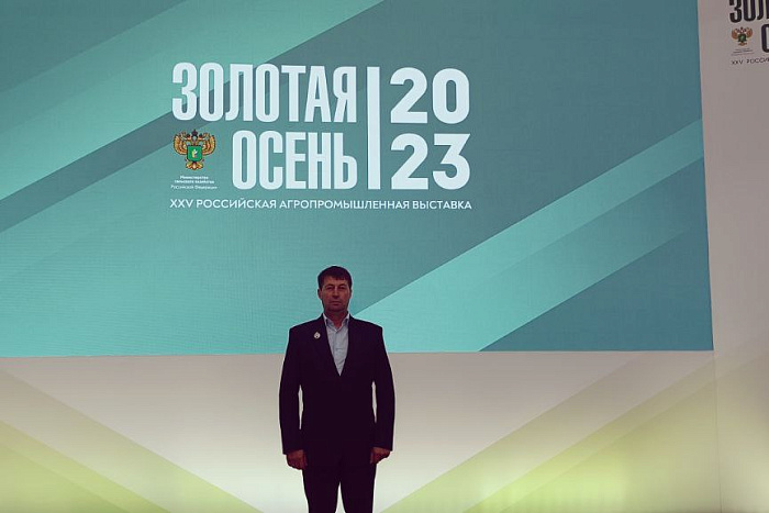Тракторист-машинист из Оричевского района получил нагрудный знак «Заслуженный работник сельского хозяйства Российской Федерации»