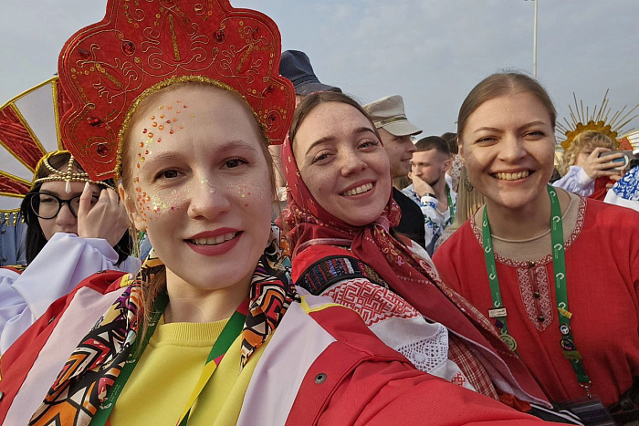 Кировчане приняли участие в шествии молодёжи мира