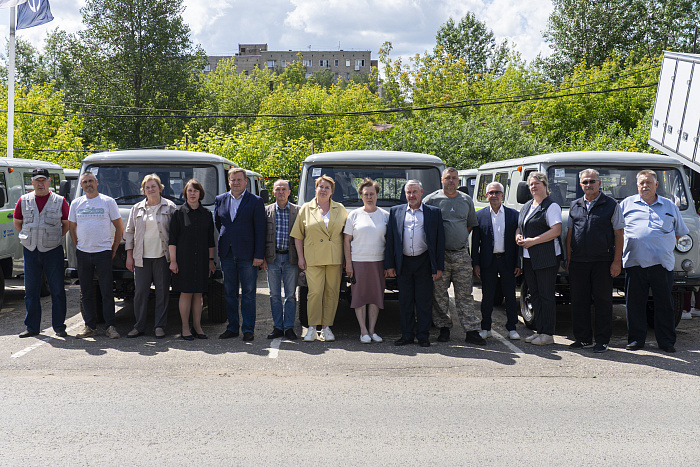 Еще 10 районных больниц Кировской области получили новые автомобили