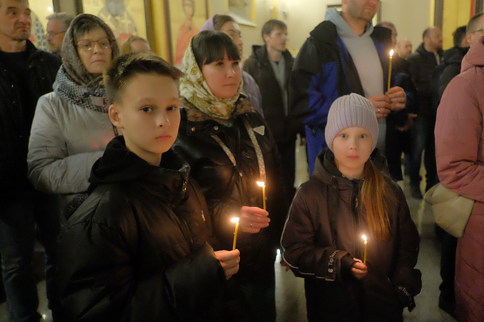 Александр Соколов принял участие в пасхальном богослужении в кировском храме