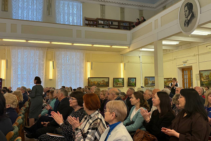 В библиотеке Герцена презентовали книгу о Почетном гражданине города Кирова Геннадии Кощееве