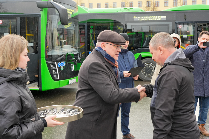 На маршруты города Кирова вышли новые автобусы