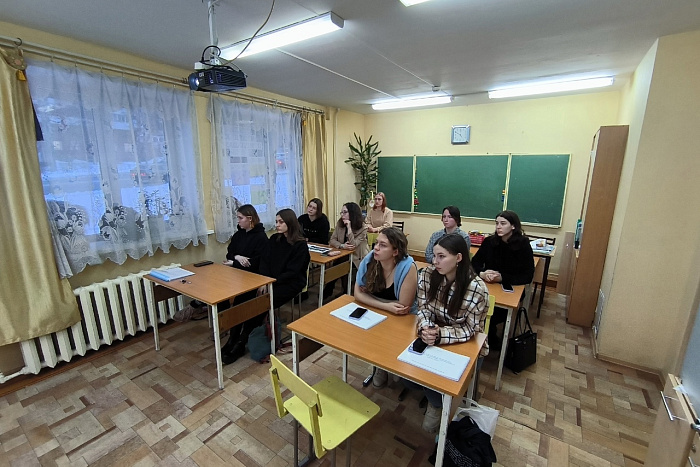 Кировские студенты станут наставниками для детей-сирот