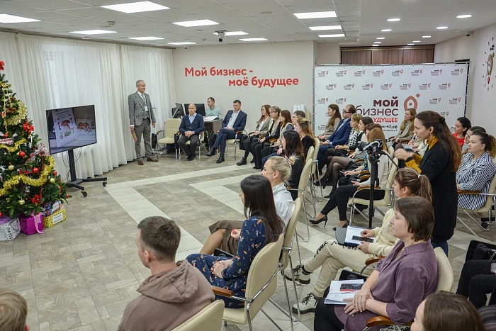 Кировский агрохолдинг вручил маме-предпринимателю миллион рублей
