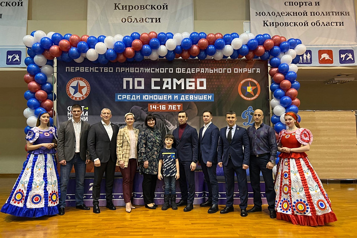 Дмитрий Курдюмов принял участие в открытии первенства ПФО по самбо среди юношей и девушек 14-16 лет