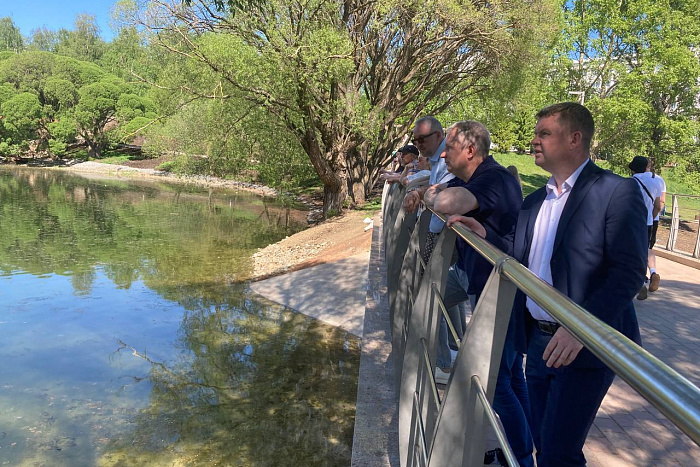 Нижний пруд в парке имени С.М. Кирова начали заполнять водой