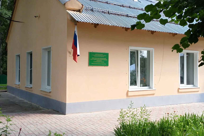В геронтологическом отделении поселка Октябрьский Слободского района обновили фасад