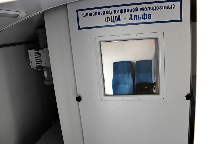 Шесть новых мобильных флюорографов переданы районным больницам Кировской области