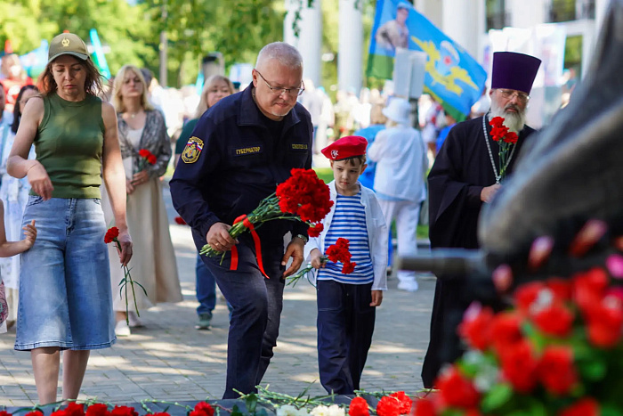 Александр Соколов в День ВДВ встретился с десантниками