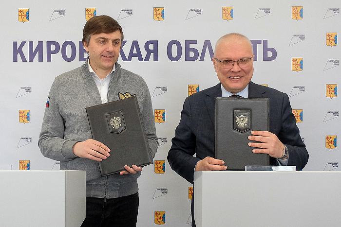Сергей Кравцов поблагодарил Александра Соколова за личный контроль строительства школ
