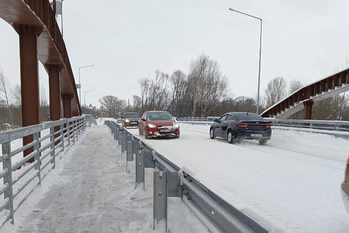 Открыто движение по мосту через реку Ошторму