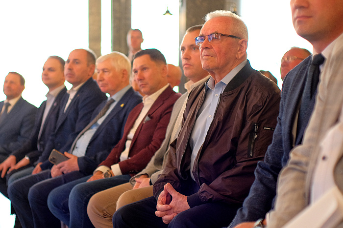 Александр Соколов наградил представителей строительной отрасли Кировской области