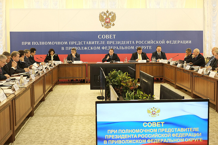 Михаил Бабич провёл в Кирове заседание Совета округа