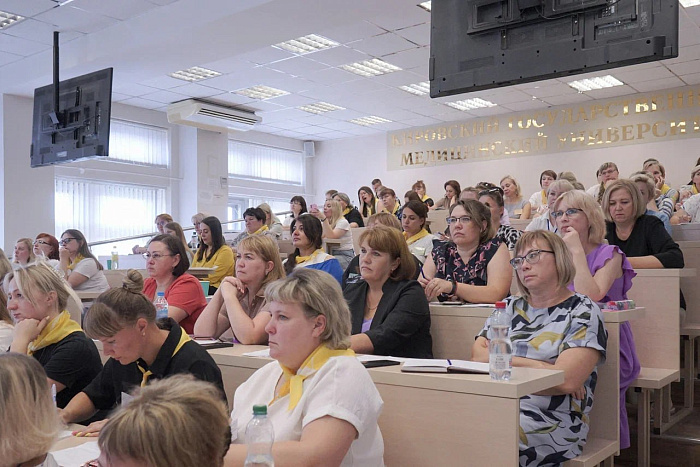 В Кирове обсудили вопросы комплексной помощи семьям с детьми 