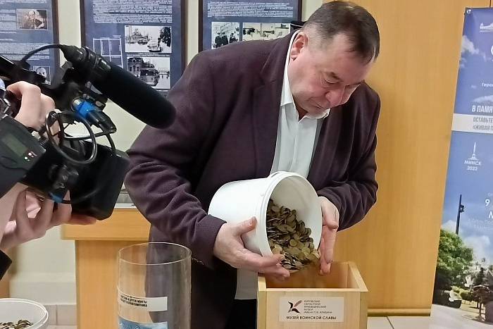 Более 40 килограммов монет кировчане передадут в Музей Победы 