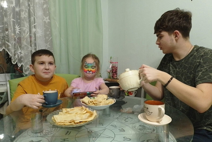 Жители Кировской области пекут масленичные блины