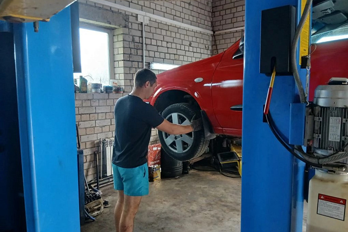 Многодетный отец при помощи соцконтракта открыл автомастерскую