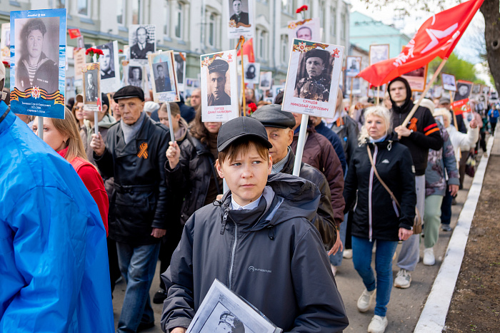 В «Бессмертном полку» прошли 12 тысяч кировчан