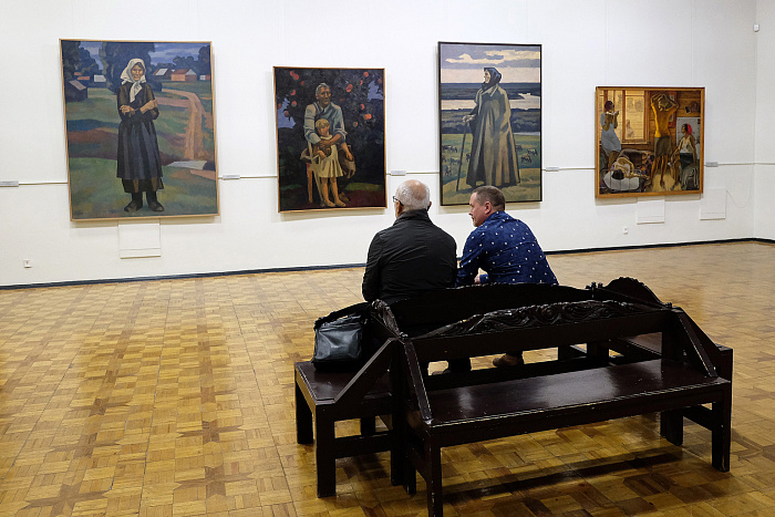 Игорь Васильев открыл выставку «Большой портрет»