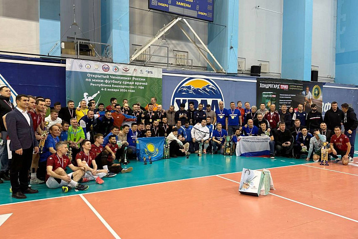 Кировская команда медиков выиграла серебро на чемпионате по мини-футболу 