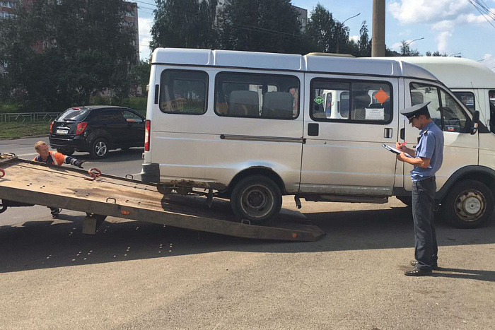 В Кирове прошел рейд по выявлению нелегальных перевозок пассажиров