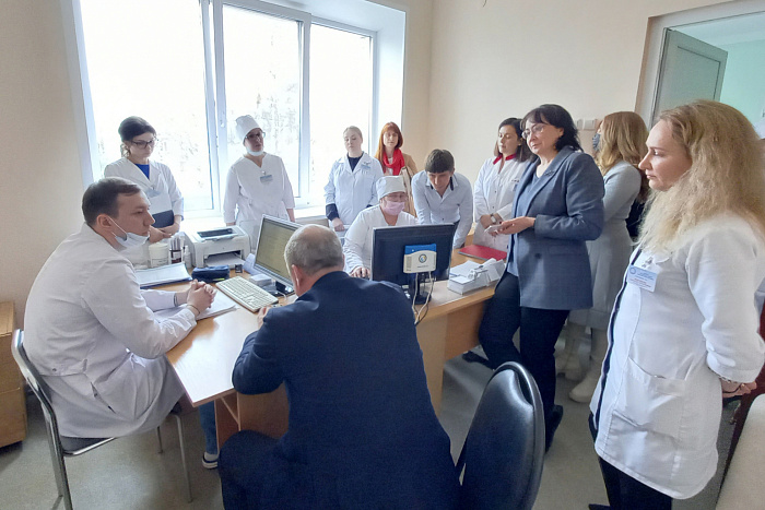 Больницы Кировской области посетили эксперты федерального минздрава