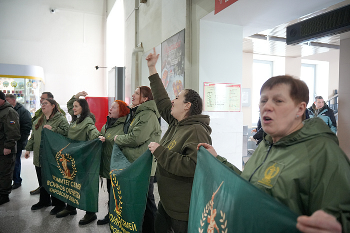 В Кирове в поддержку бойцов СВО массово спели песню