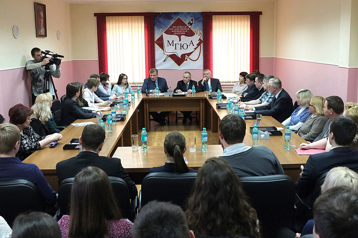 Глава Кировской области встретился с будущими юристами