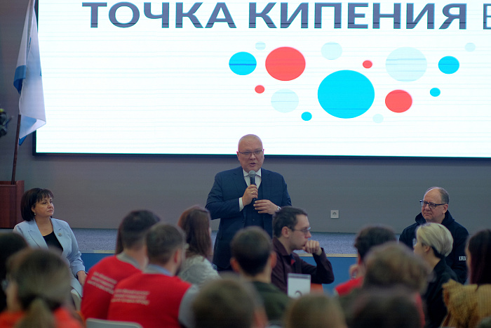 Губернатор Александр Соколов посмотрел на развитие региона глазами молодежи