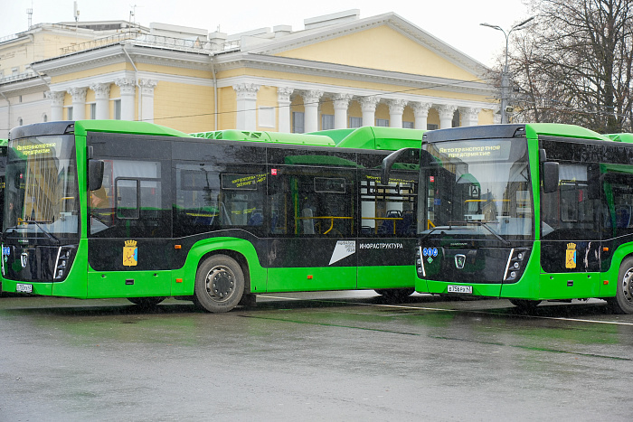 На маршруты города Кирова вышли новые автобусы