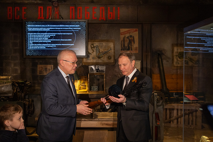 Губернатор Кировской области передал в дар Музею Победы реликвии военных лет