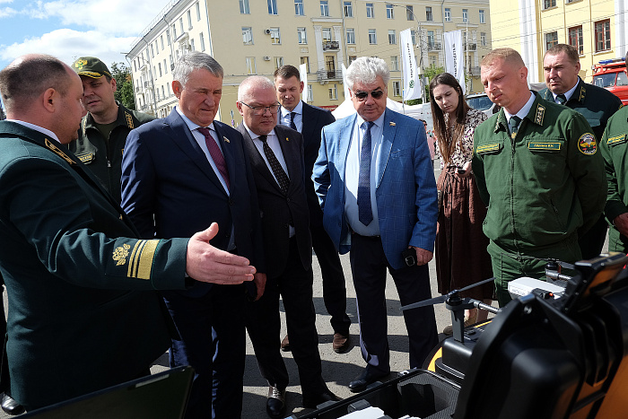 В Кирове прошла выставка лесной и лесопожарной техники