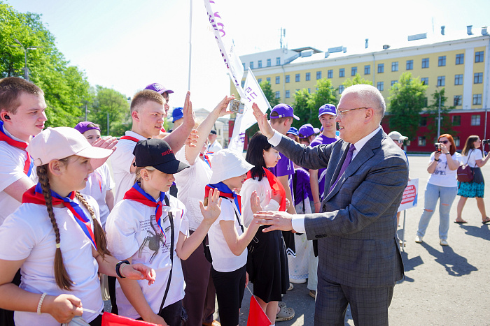 Первый Парад детских объединений прошел на главной площади Кирова