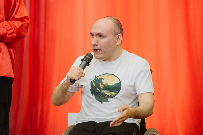 В Кирове прошёл новогодний бал для молодёжи с ограниченными возможностями здоровья