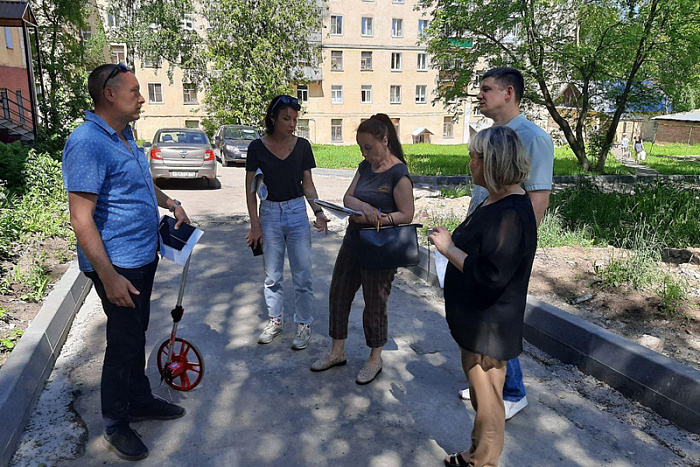 Региональный центр компетенций проверил благоустройство дворов и скверов в Кирово-Чепецком районе