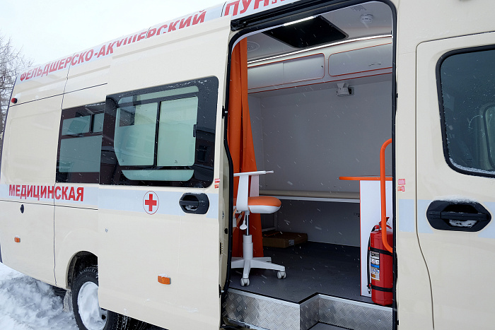 В районные больницы Кировской области отправились 32 машины и 4 мобильных комплекса