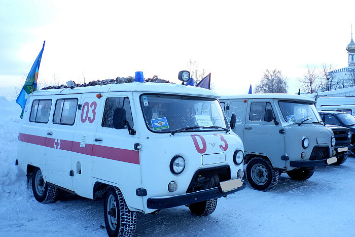 9 автомобилей отправлены на фронт кировским военнослужащим