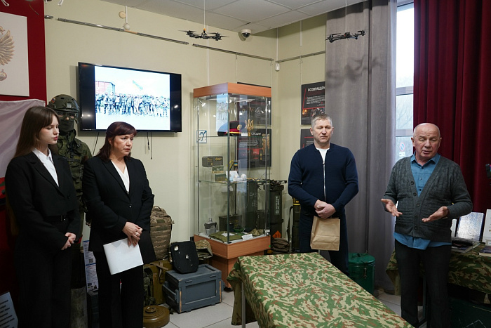 Бойцам СВО отправят созданные студентами открытки «Победа будет за нами»