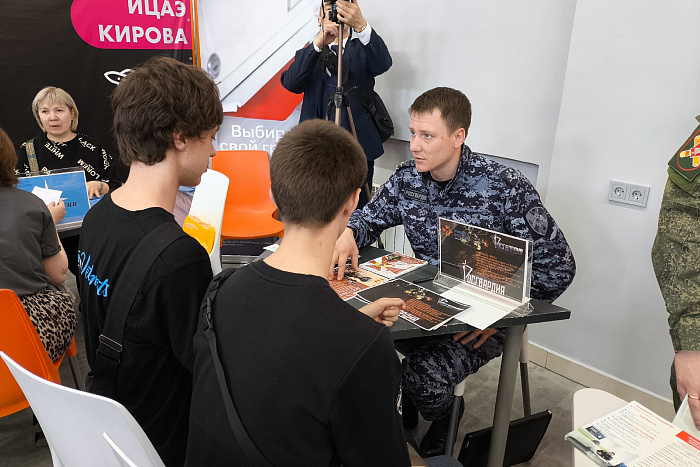 Почти 6 тысяч жителей Кировской области приняли участие в ярмарке вакансий