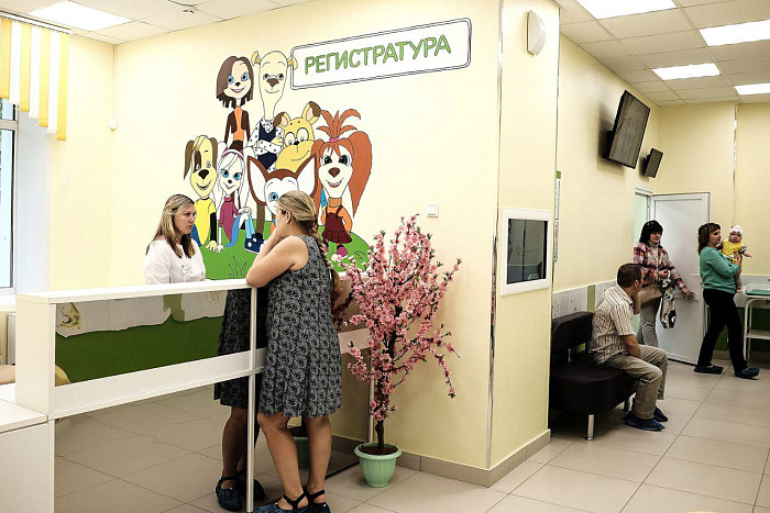 В Кирове для 12,5 тысяч детей отремонтировали поликлинику и благоустроили прилегающую территорию 