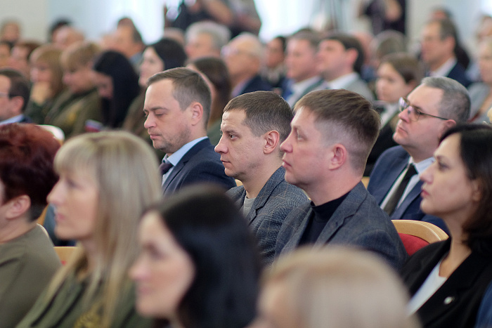 Александр Соколов выступил перед депутатами с ежегодным посланием