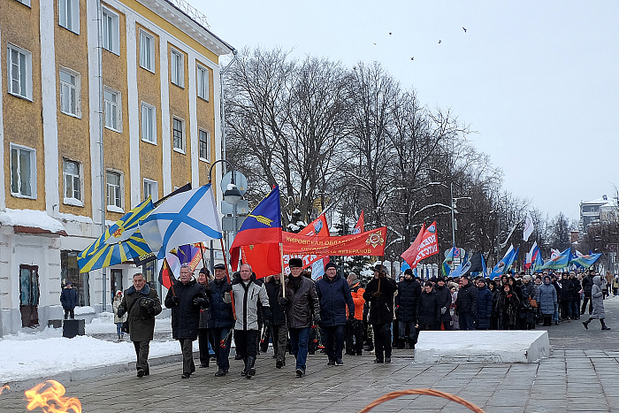 Александр Соколов возложил цветы к Вечному огню